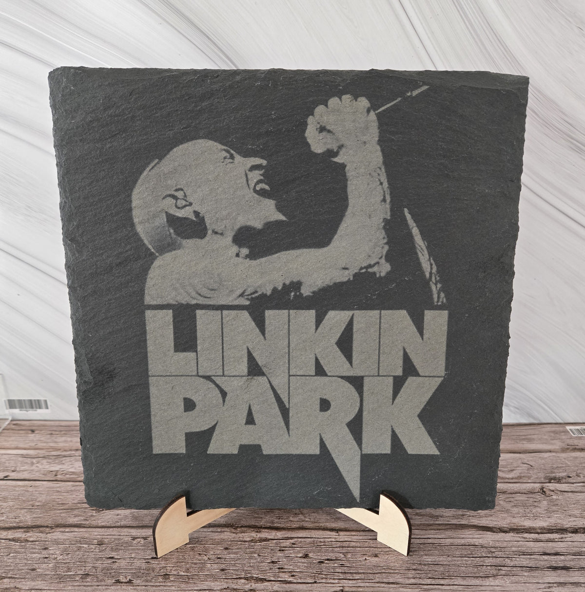 Гравирана вулканична плочка вдъхновена от Linkin Park