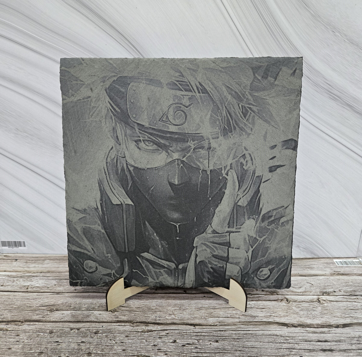 Гравирана вулканична плочка, вдъхновена от Naruto Kakashi