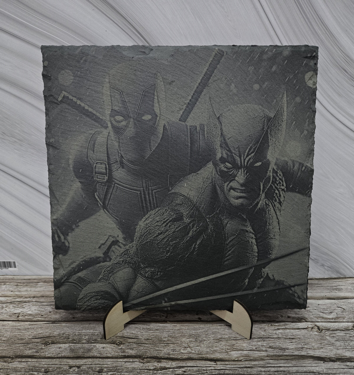 Гравирана вулканична плочкa Deadpool & Wolverine