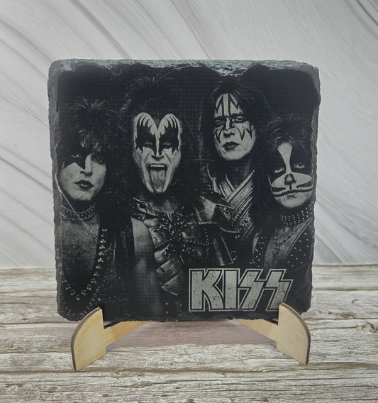 Гравирана вулканична плочка KISS