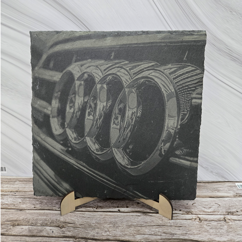 Гравирана вулканична плочка AUDI