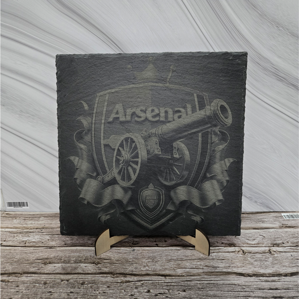 Гравирана вулканична плочка, вдъхновена от Arsenal